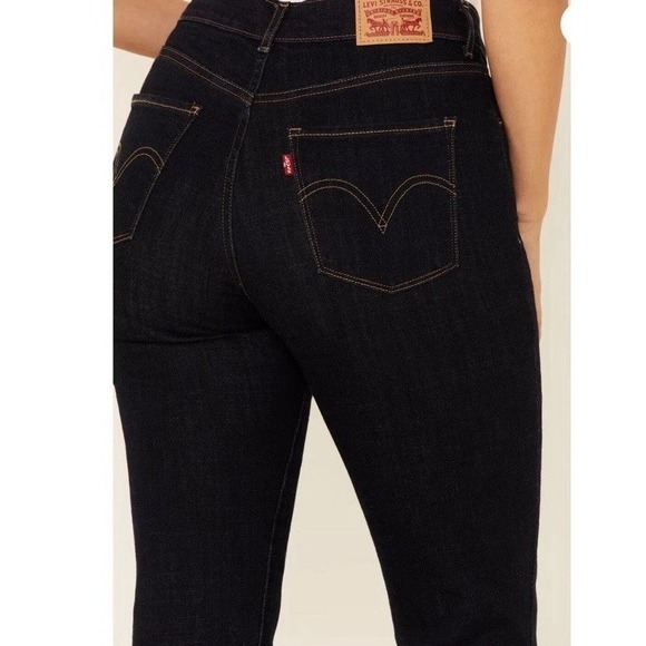 Levi's Classic Bootcut Dark Wash Jeans Mid Rise Women's Size 18W - Picture 3 of 14